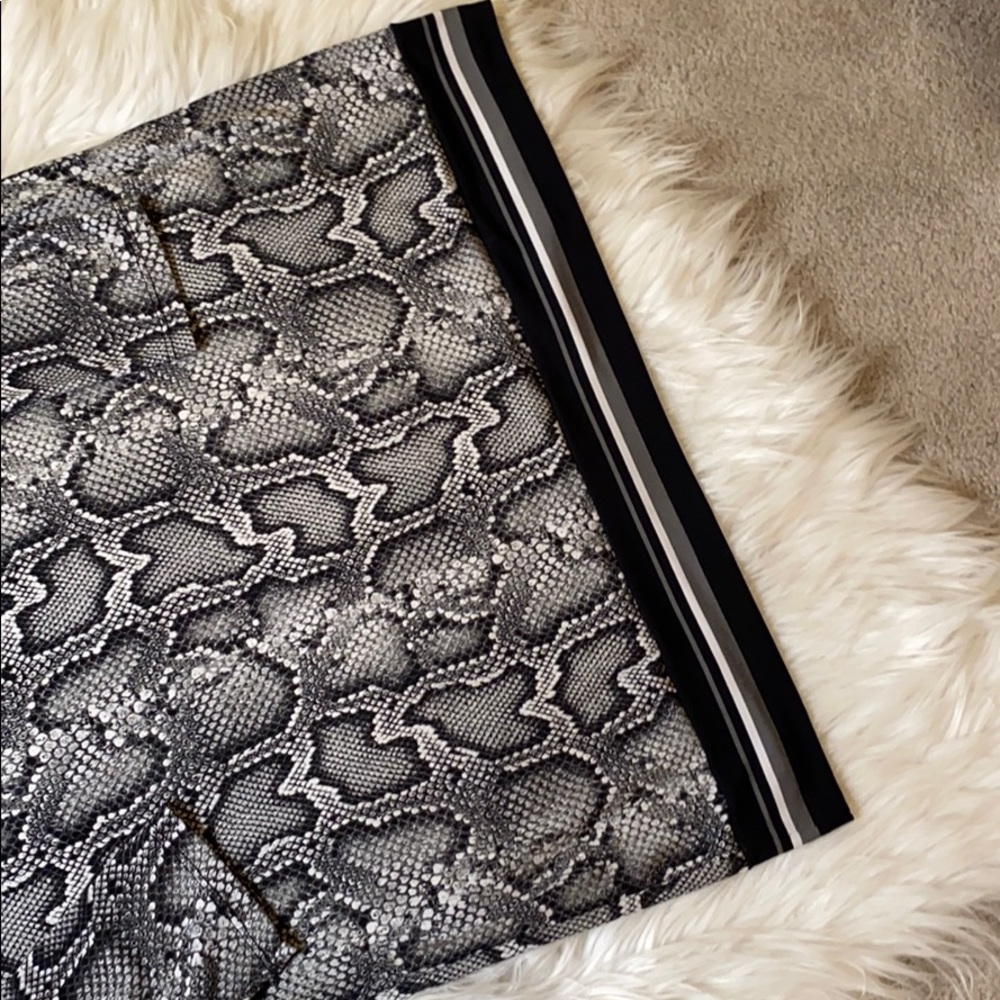 Michael Kors Snake Skin Print Dress w/Bottom Band - Picture 5 of 7